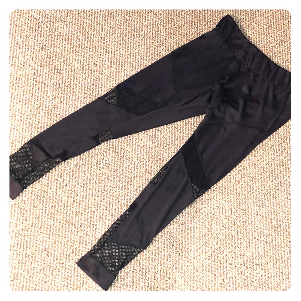 Leggings with mesh